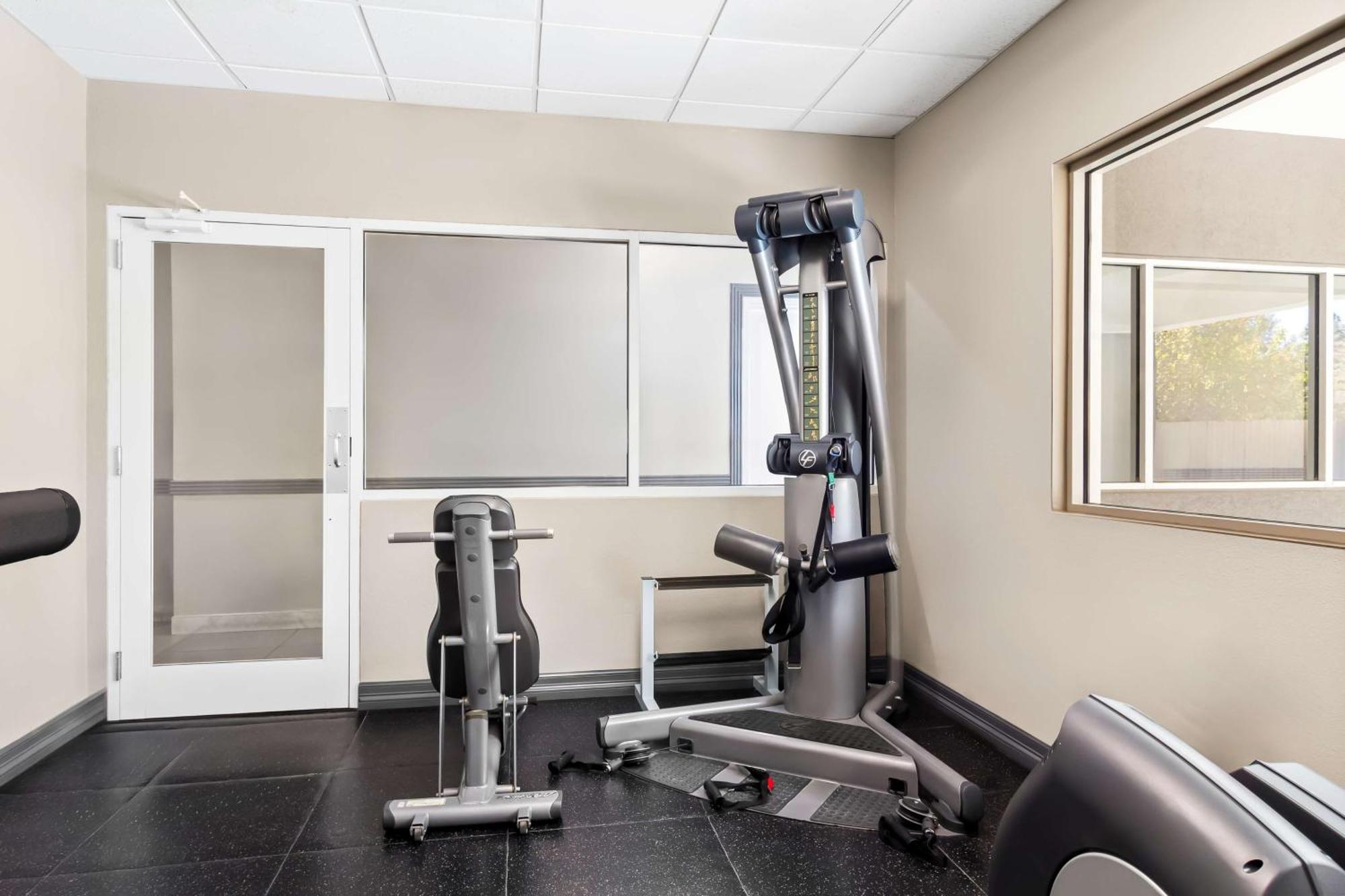 Sonesta Essential Iah Airport Jfk Boulevard - Newly Renovated Хьюстон Экстерьер фото